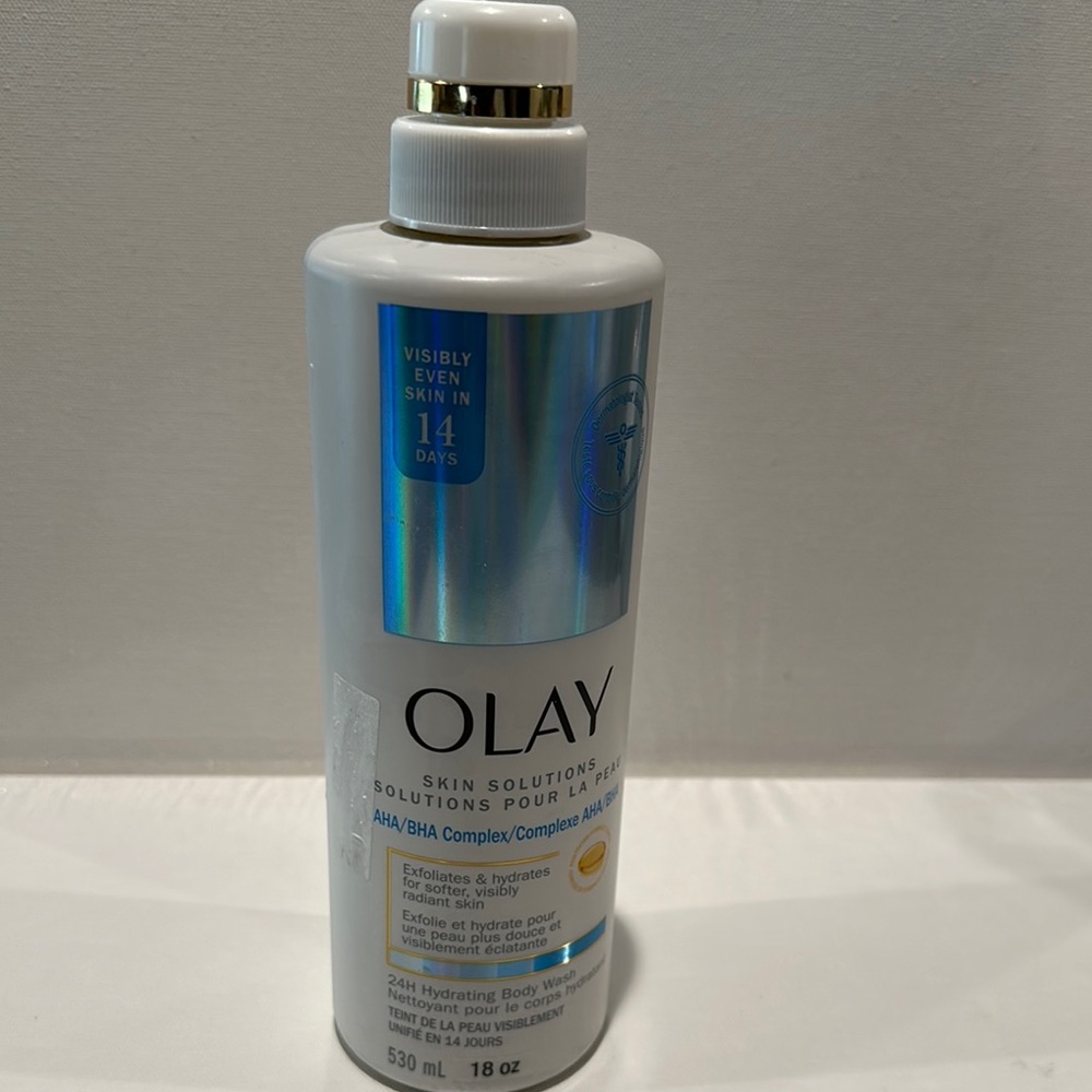 Olay Skin Solutions Exfoliates & Hydrates for softer, visibly radiant skin.